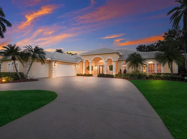 8141 Regents Ct, University Park, FL 34201