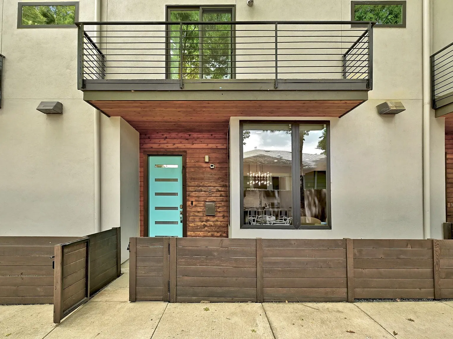 3 bed, 2.5 bath, 1667 sqft, $6,100 — Photo 2