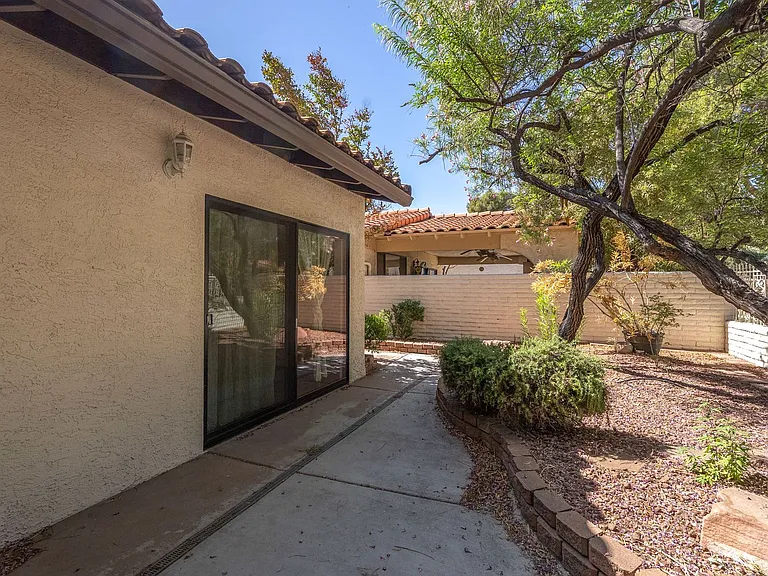 2204 Plaza Del Robles — Photo 32