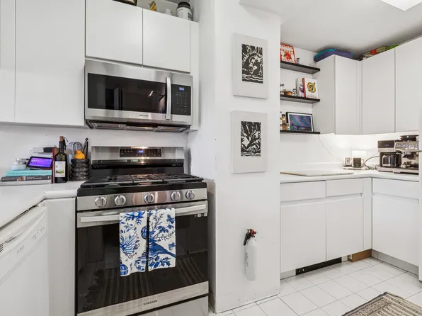 250 East 40th Street image 5 of 20