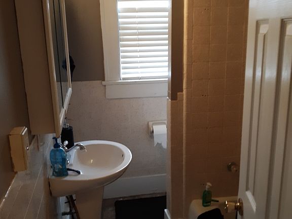 5th image of 301 S Jefferson St #A