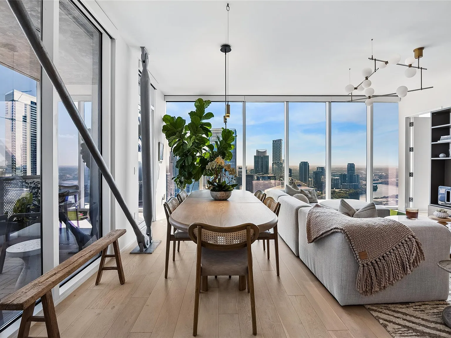 2 bed, 2.0 bath, 1467 sqft, $7,800 — Photo 4