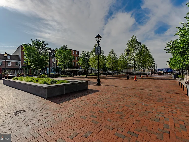 803 S Bond St — Photo 40