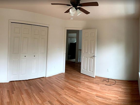 4th image of 1148 SE Roundelay St