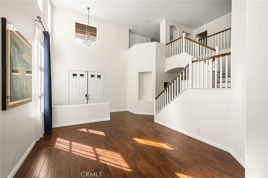 5 bed, 2800 sqft, $5,900 — Photo 3