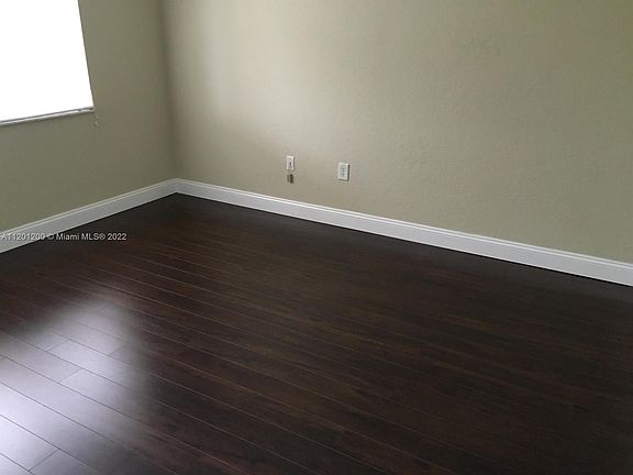 5th image of 121 SW Palm Dr APT 303