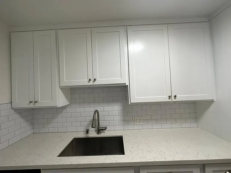 7555 De Longpre Ave #9 — Photo 13