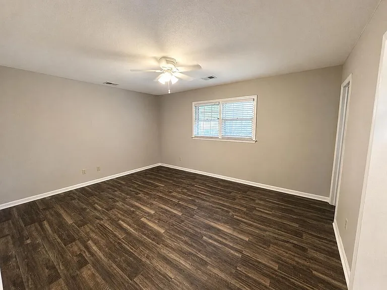 1915 Coventry Dr — Photo 18