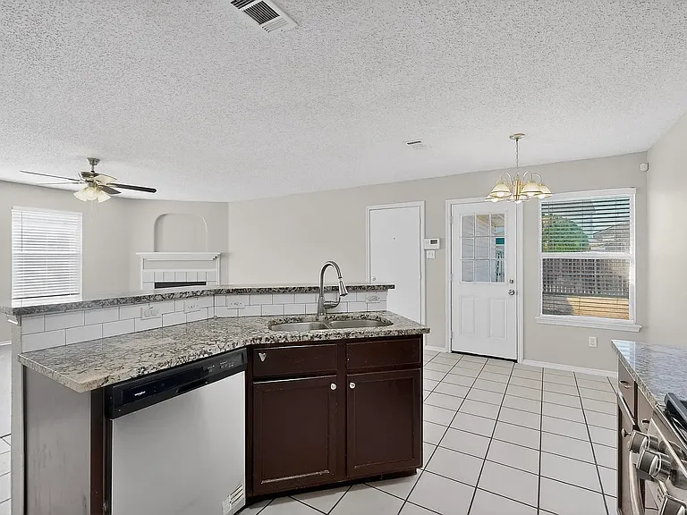 1207 Aberdeen Dr — Photo 11