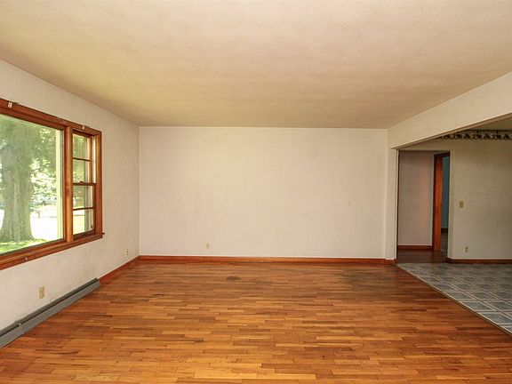 3rd image of 609 S 1st St