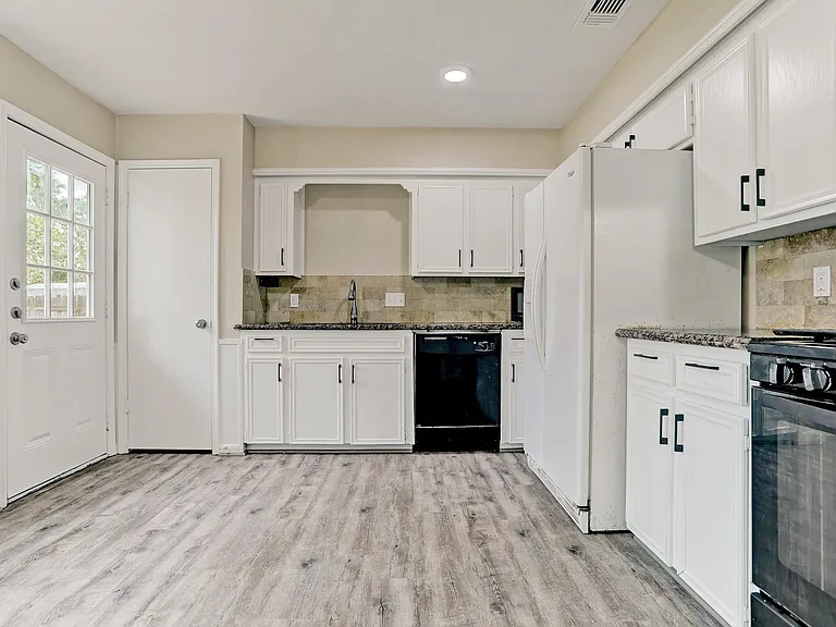 427 Merriweather St — Photo 5