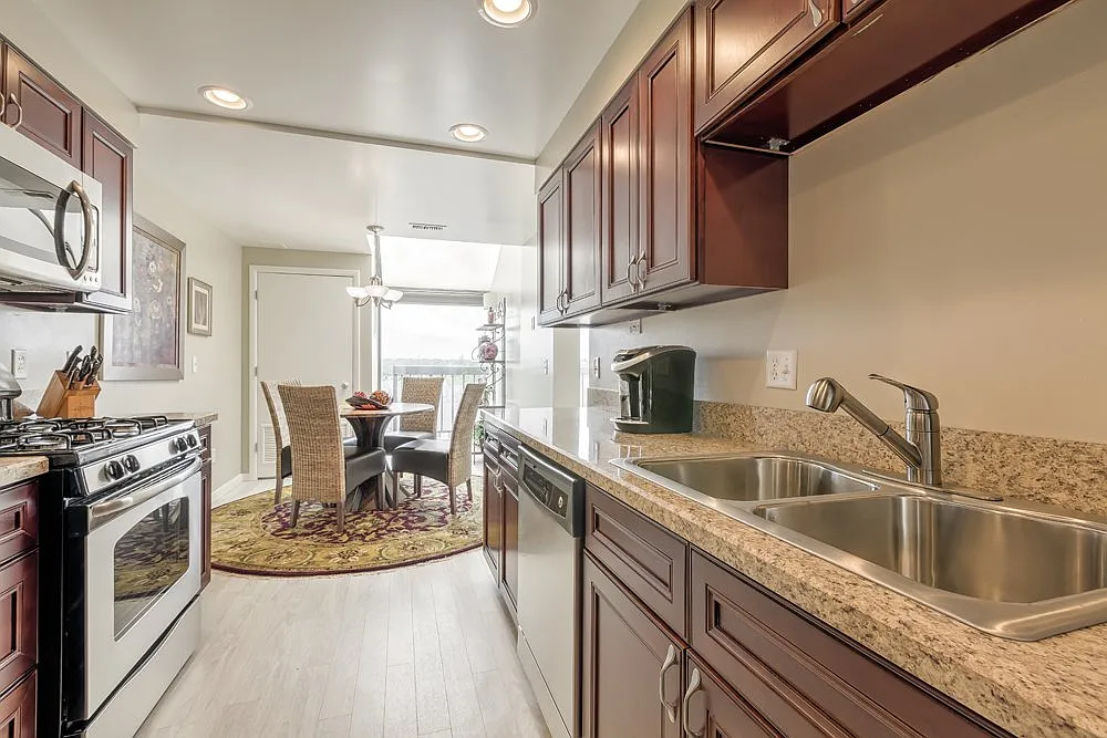 Four Seasons Apartments — Photo 4