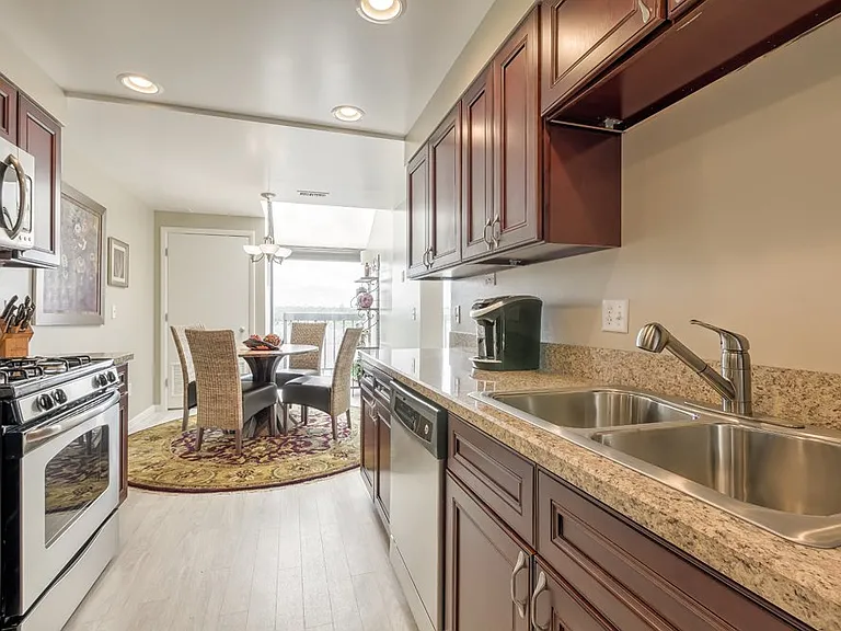 Four Seasons Apartments — Photo 4
