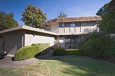 Townhouse w/2 car garage