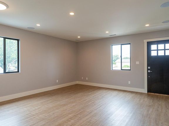 2nd image of 581 E Hillsdale St #B