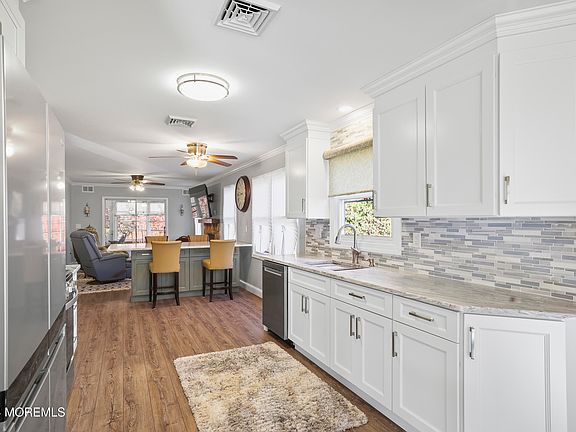 3rd image of 90 Chaucer Court