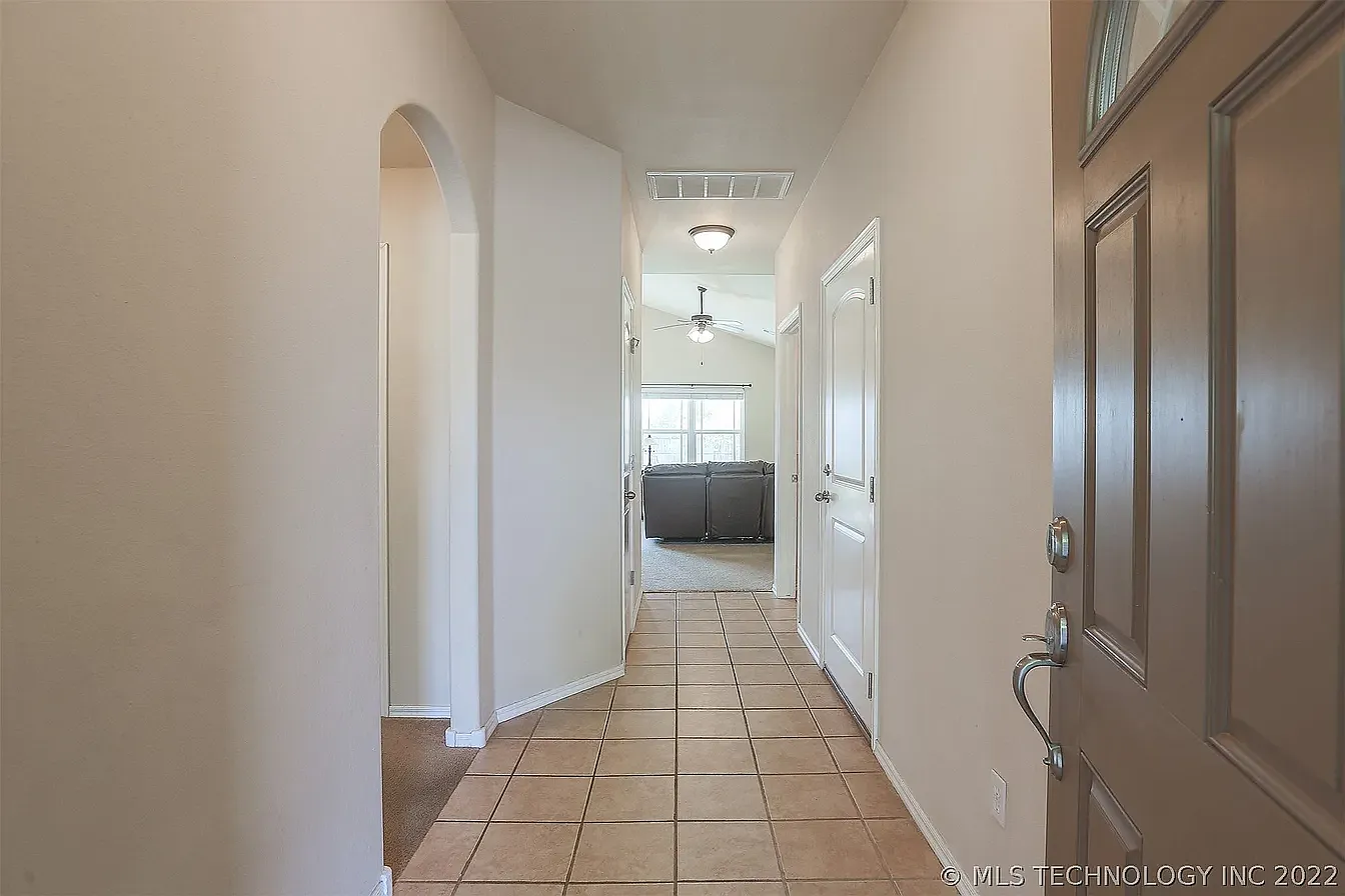 3 bed, 1324 sqft, $1,795 — Photo 3