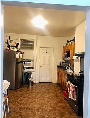 4th image of 2400 Pacific St #1