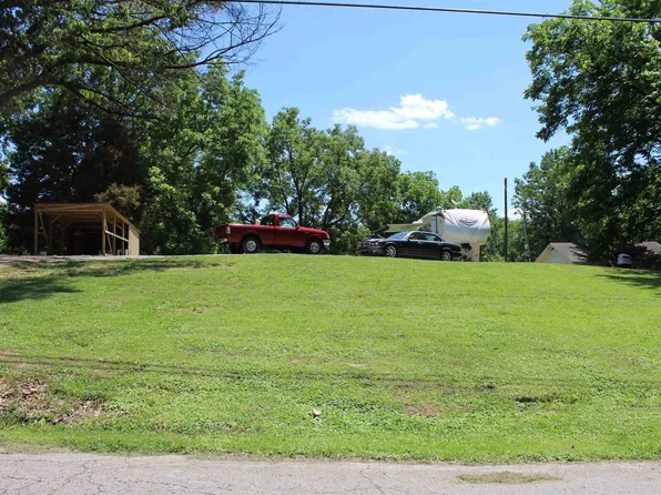 323 Walnut St, Dyer, TN 38330