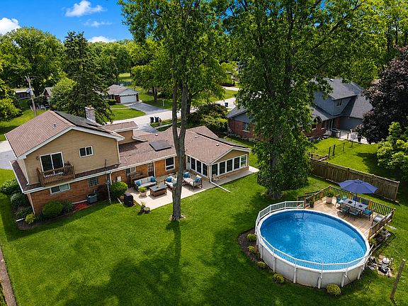 2nd image of 606 Country Club Dr