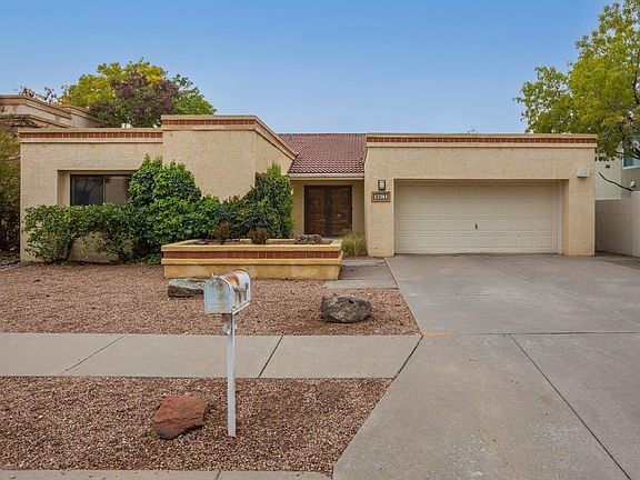 2nd image of 5913 Canyon Vista Dr NE