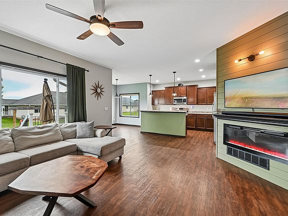 5th image of 1105 Deer Run Dr NE