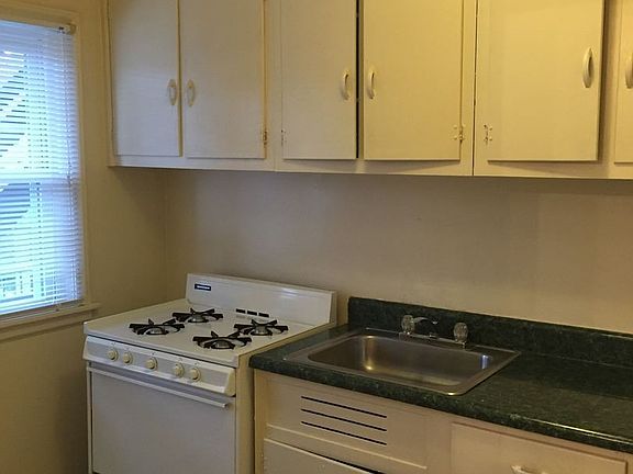 3rd image of 2604 Kensington Ave APT 2