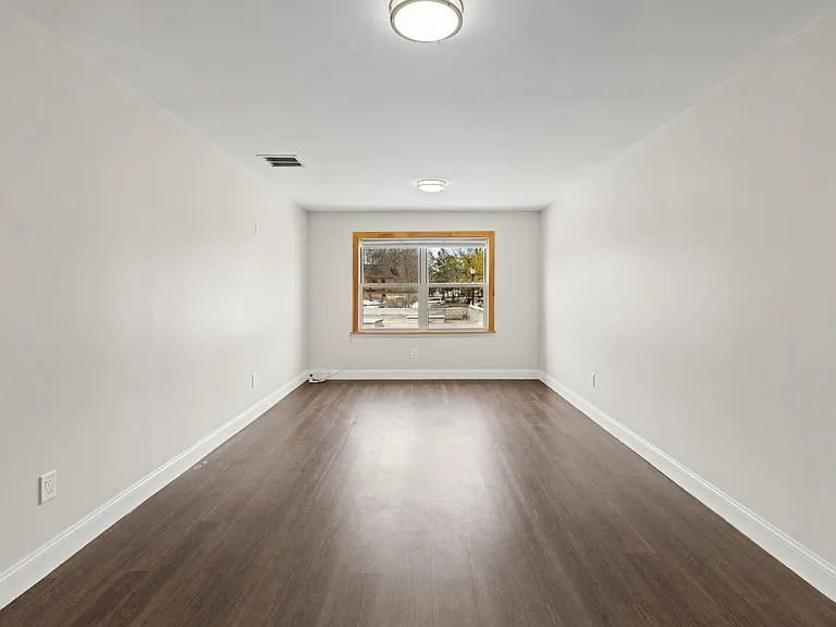 227 Franklin Ave #2 — Photo 16