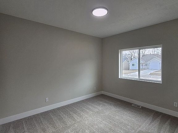 5th image of 511 Myrtle St