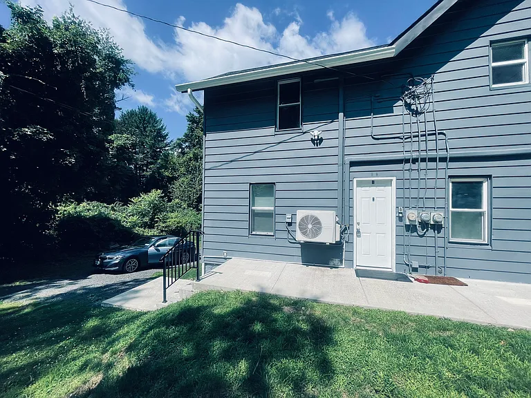 8 Marie Rd #B — Photo 1
