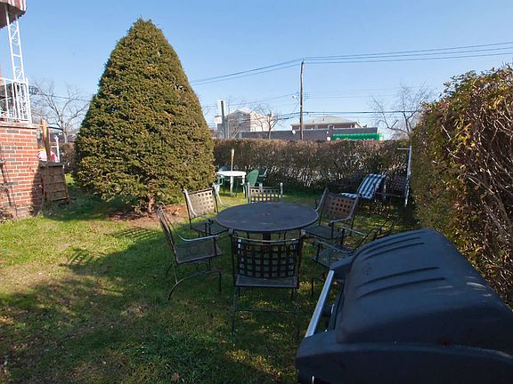 3rd image of 1095 Allerton Ave
