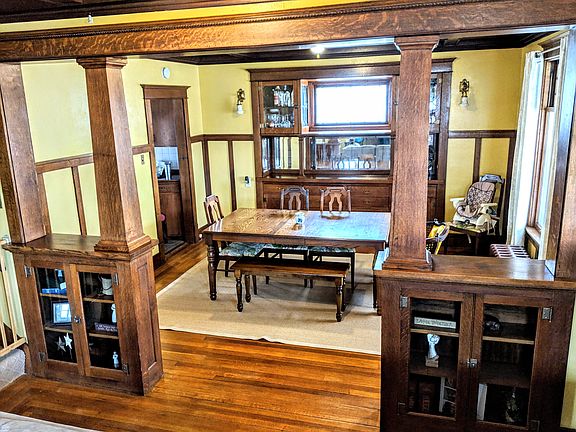 Dining area with built-ins