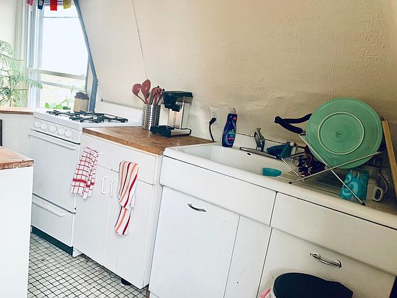 3rd image of 409 S 42nd St APT 4