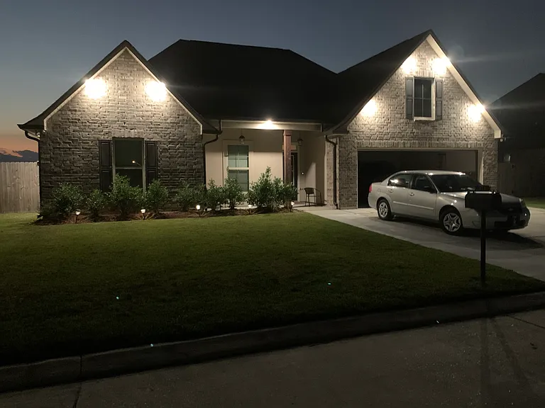 278 King George Dr — Photo 1