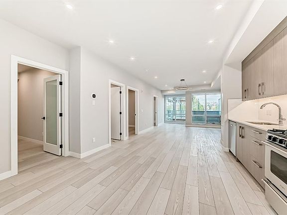 4th image of 110 N 18a St NW #325