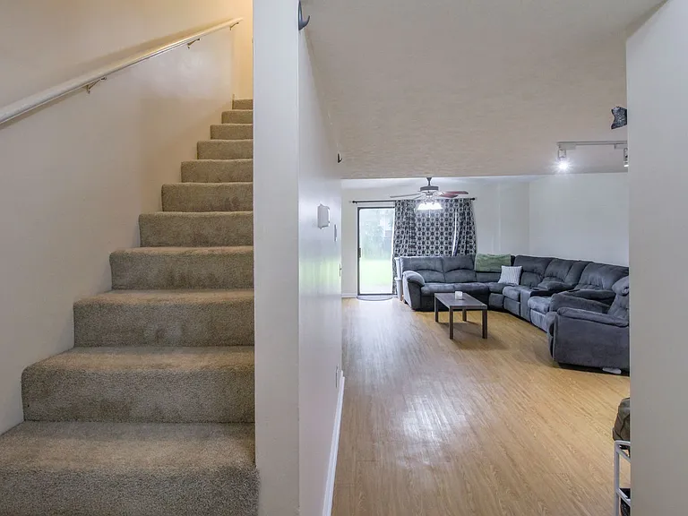34 Knollwood Cir — Photo 2