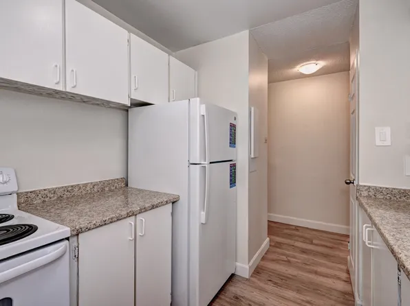 Westport Towers Apartments, 6 Willow Rd, Guelph, ON N1H 7B5