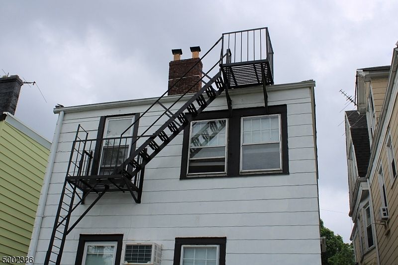 Building Photo 3
