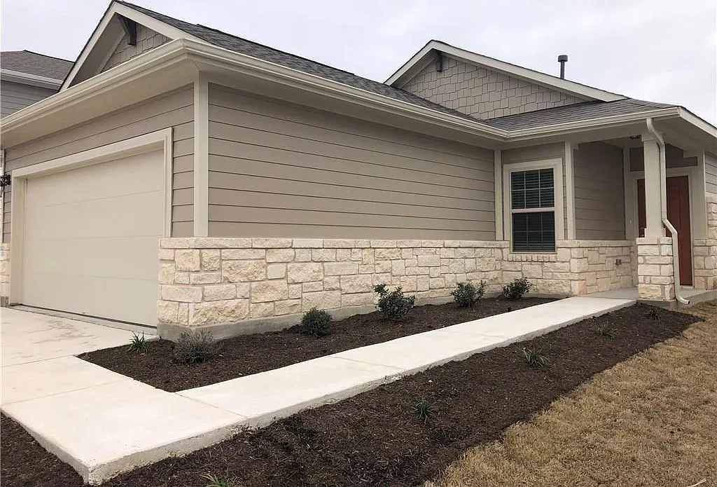 3 bed, 2.0 bath, 1205 sqft, $1,900 — Photo 2