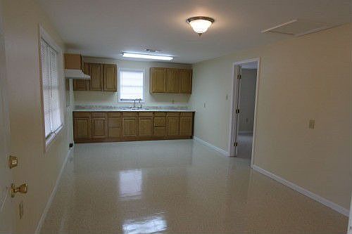 4th image of 521 Roanoke St