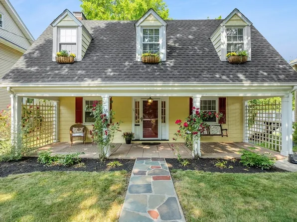 70 Parklawn Rd, West Roxbury, MA 02132