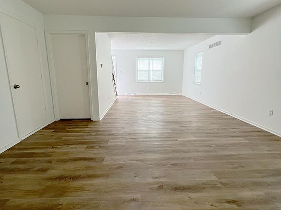 3rd image of 9608 Hadley Ave #9608