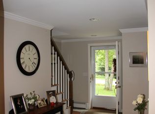 14 Fawn Dr, Granby, CT 06035