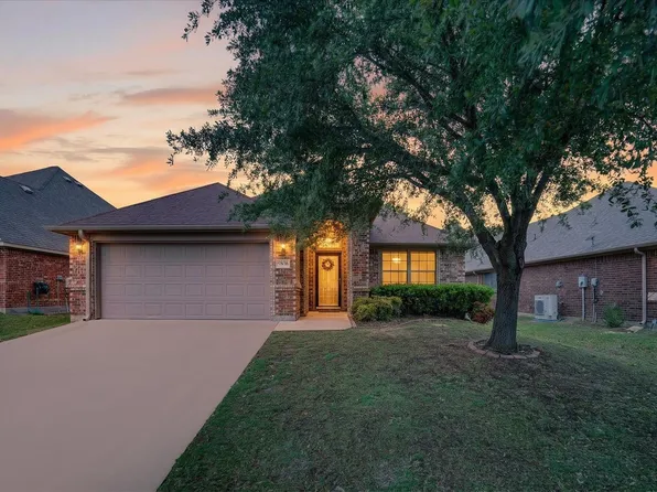 9808 Mullins Crossing Dr, Fort Worth, TX 76126