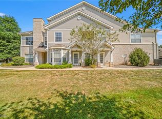 504 Robinwood Ln APT B, Copley, OH 44321