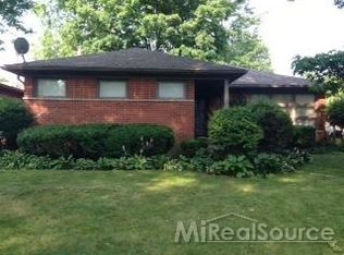 813 Grosse Pointe Ct, Grosse Pointe, MI 48230