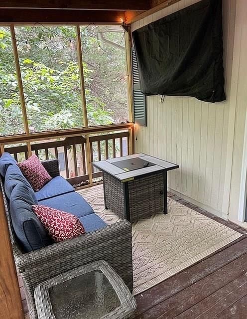 1st image of 566 Hathorn Rd