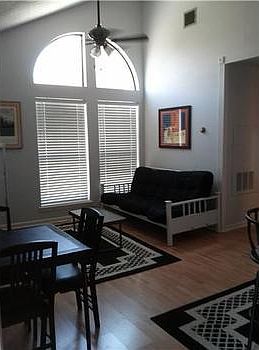 Den / High Ceilings 3rd Floor