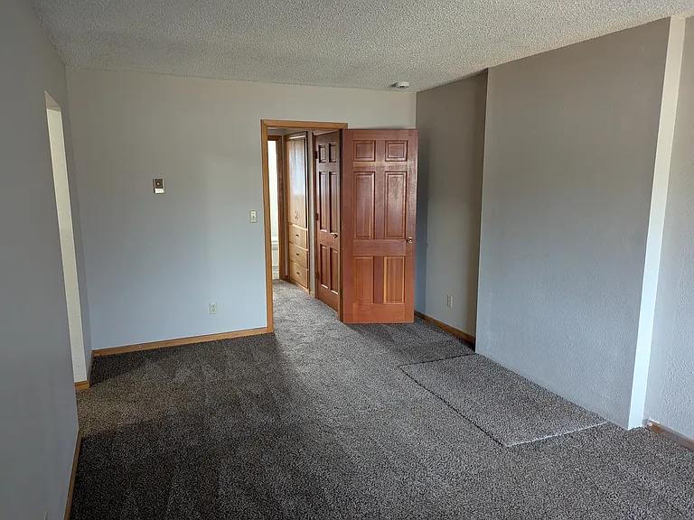 804 14th St NE #8 — Photo 5