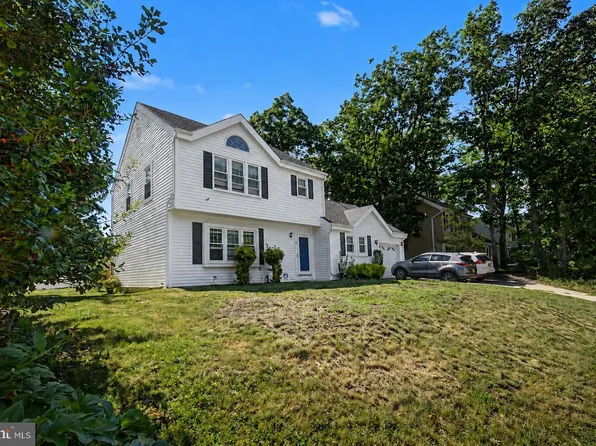 15 Winfield Rd, Sicklerville, NJ 08081